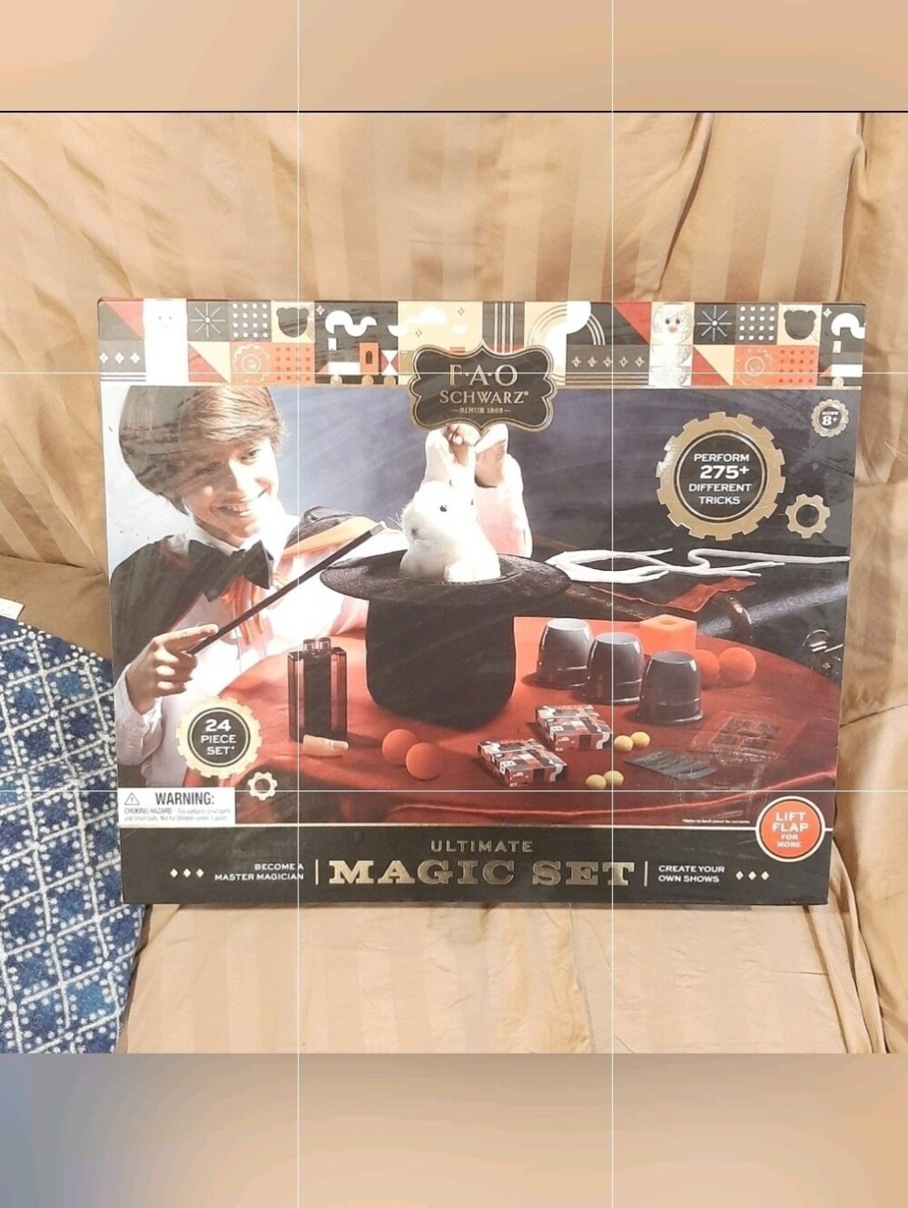 🛍New in box FAO Schwarz Ultimate Magic Set, a 24-piece kit
